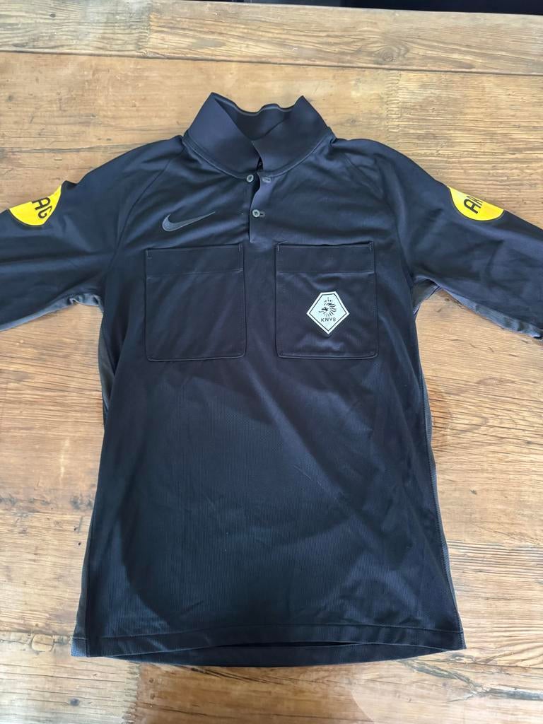 KNVB Scheidsrechter Tenue Maat M - Zwart Nike Scheidsrechter, Sport en Fitness, Voetbal, Maat M, Ophalen of Verzenden, Zo goed als nieuw