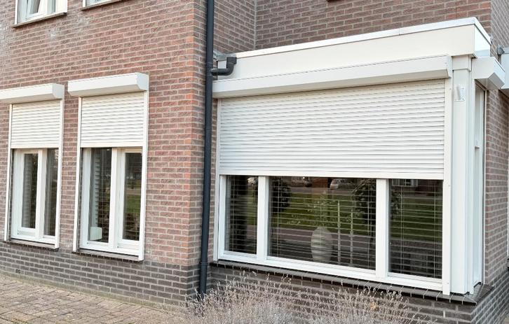 4 rolluiken handmatig/elektrisch, Doe-het-zelf en Verbouw, Rolluiken, Gebruikt, 150 tot 200 cm, Wit, Elektrische bediening, Ophalen