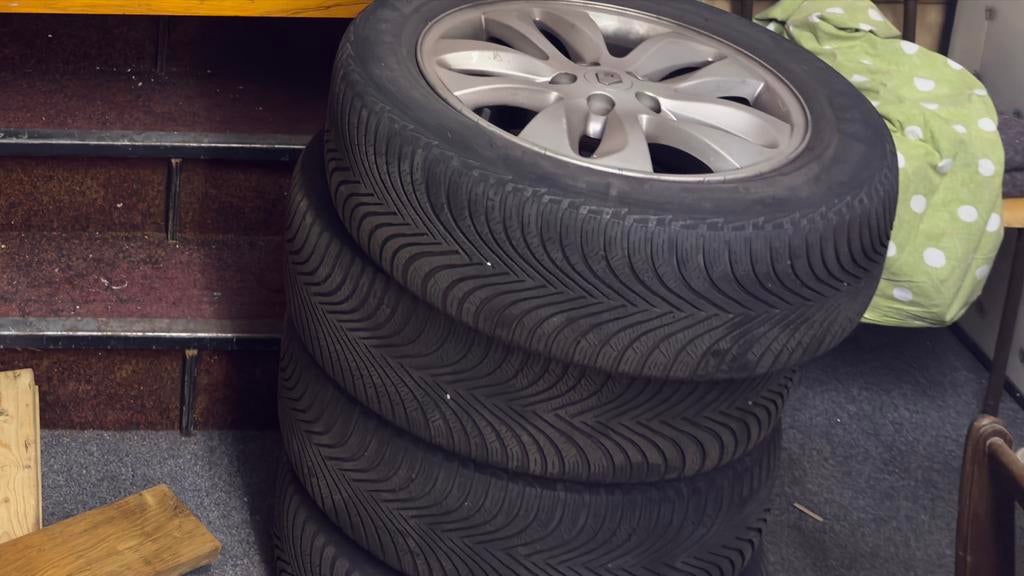 17 inch lichtmetalen Renault Espace velgen en winterband, Ophalen, Gebruikt, Banden en Velgen, 17 inch