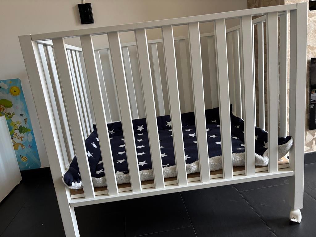 Witte babybox van Prenatal met verstelbare bodem, Kinderen en Baby's, Boxen, Ophalen, Gebruikt, Rechthoekig, Wieltjes