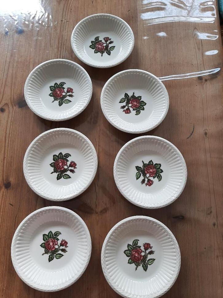 WEDGWOOD MOSS ROSE - 7 COMPOTE SCHAALTJES, Huis en Inrichting, Keuken | Servies, Zo goed als nieuw, Kom(men), Wedgwood, Aardewerk