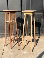 Twee houten plantentafels, ongeveer 110 cm hoog, Huis en Inrichting, Ophalen, Gebruikt, Vierkant, Minder dan 50 cm