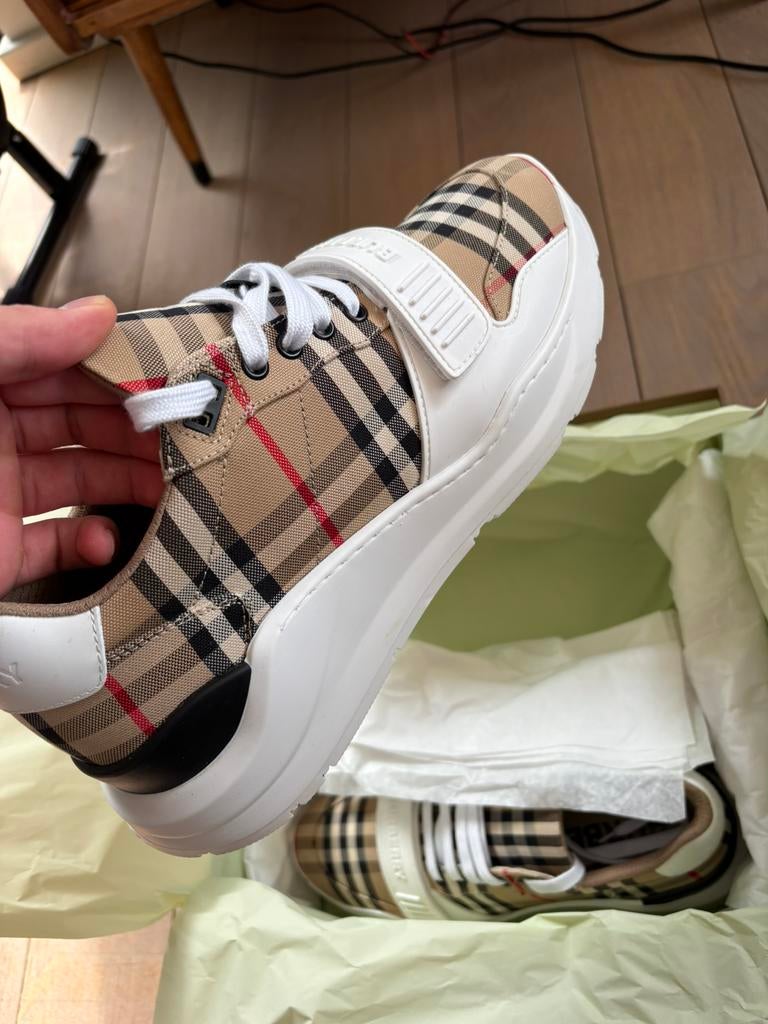 Originele sneakers Burberry maat 43, Kleding | Heren, Schoenen, Overige kleuren, Ophalen of Verzenden, Sneakers of Gympen, Zo goed als nieuw