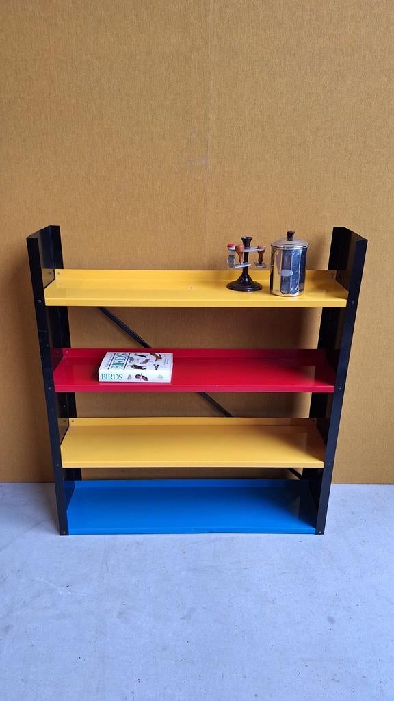 Vintage schappenkast met gekleurde stalen planken, Gebruikt, Vintage, Minder dan 100 cm, 25 tot 50 cm