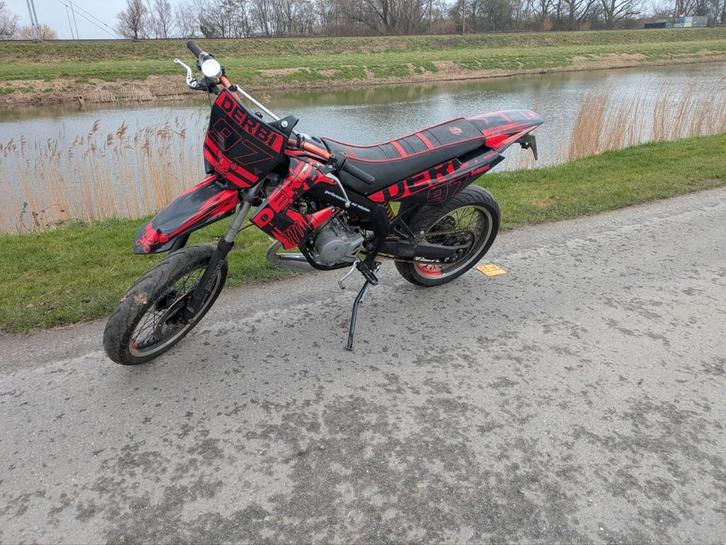 Derbi senda sm project, Fietsen en Brommers, Brommers | Derbi, Gebruikt, Maximaal 45 km/u, Ophalen