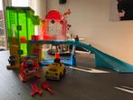 Fischer price wasserette/garage met helicopter, Kinderen en Baby's, Speelgoed | Fisher-Price, Ophalen, Zo goed als nieuw, Speelset
