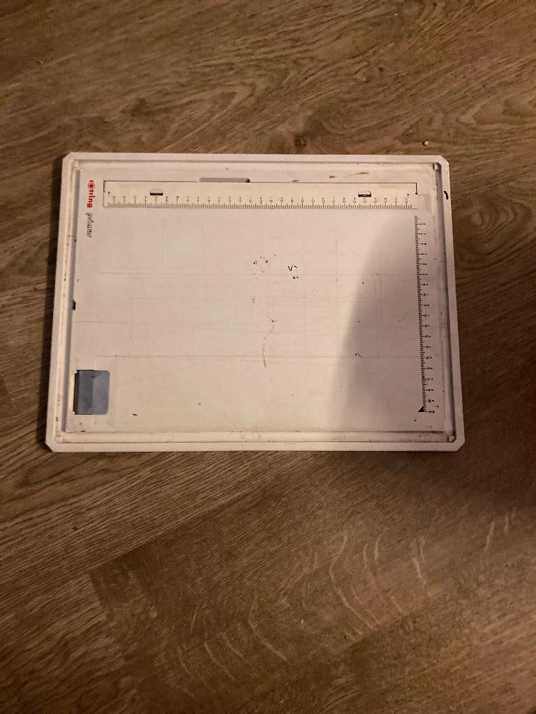 Tekenplaat met lettersjablonen, Hobby en Vrije tijd, Tekenen, Ophalen of Verzenden, Gebruikt, Overige typen