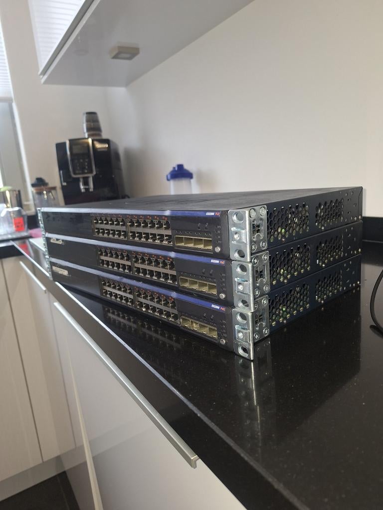 Juniper EX2200 Ethernet Switch, Ophalen of Verzenden, Gebruikt