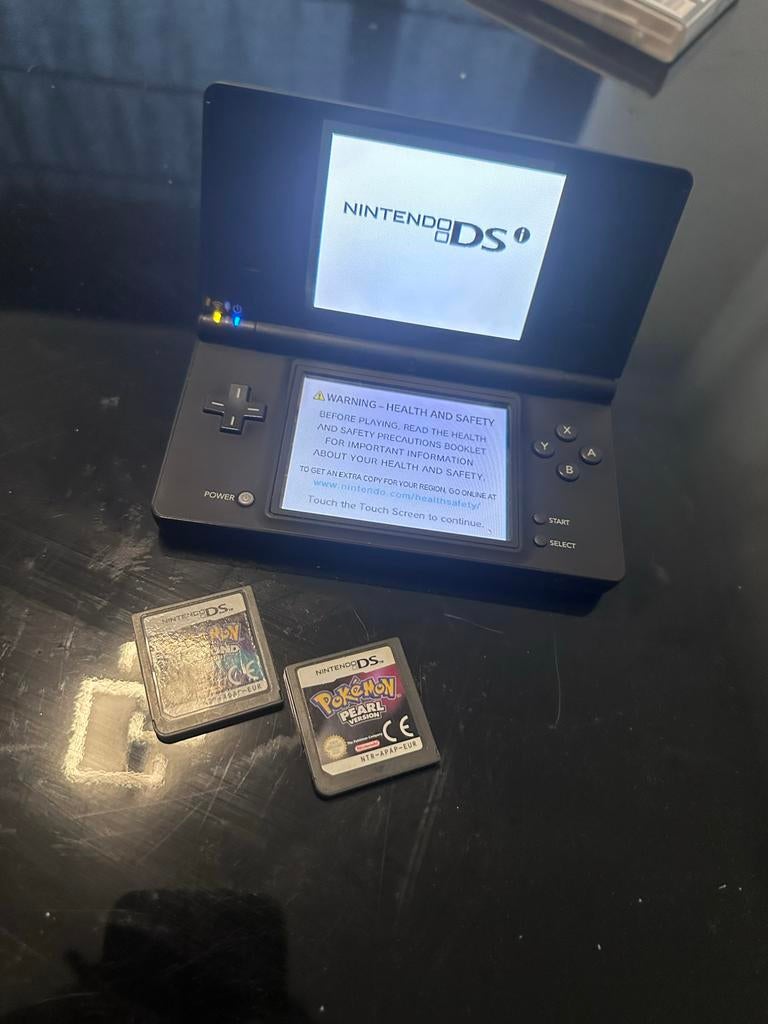 Nintendo DSi met 2 Pokémon spellen, Spelcomputers en Games, Spelcomputers | Nintendo DS, Zwart, Dsi, Ophalen of Verzenden, Gebruikt