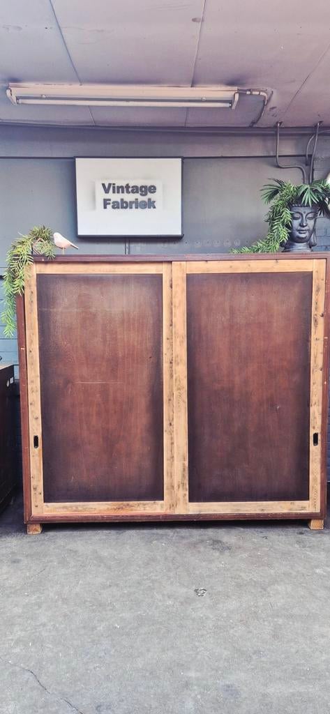 Mid-Century Scandinavisch Design  Vintagen Kast, 2033NJ, Gebruikt, Info@vintagefabriek.com, Ophalen