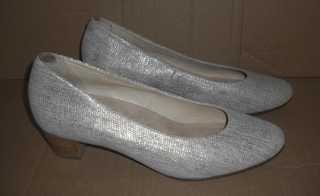 pumps maat 40 (vallen ruim) merk: Footnote, Kleding | Dames, Schoenen, Pumps, Ophalen of Verzenden, Grijs, Footnotes