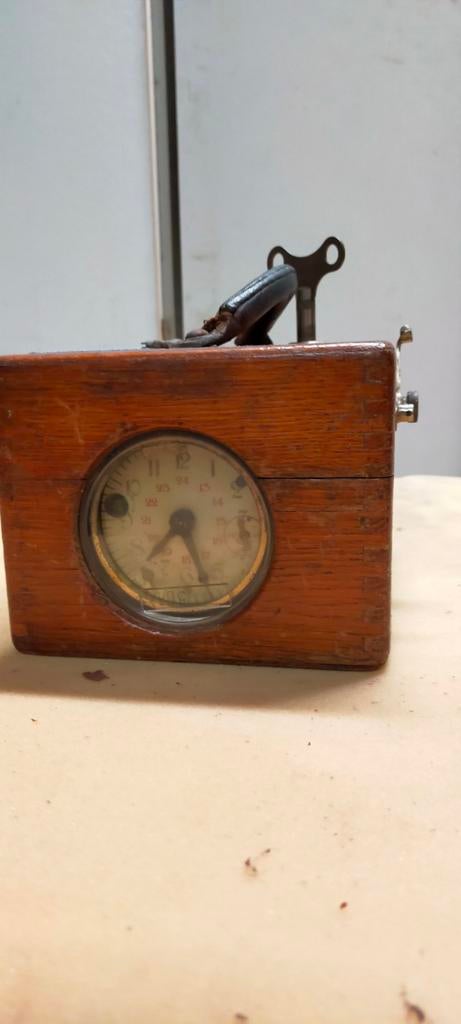 Antieke duivenklok, Ophalen