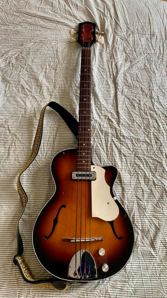 Egmond Holland Semi-Hollow Bass 60’s, Muziek en Instrumenten, Snaarinstrumenten | Gitaren | Bas, Gebruikt, Semi-akoestisch, Ophalen