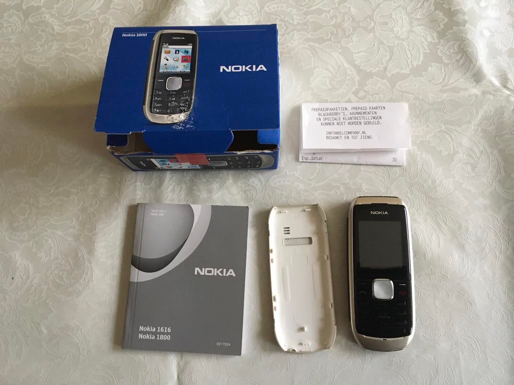Vintage nokia 1800 mobieltje met doosje boekje rekening, Telecommunicatie, Mobiele telefoons | Nokia, Ophalen of Verzenden, Niet werkend