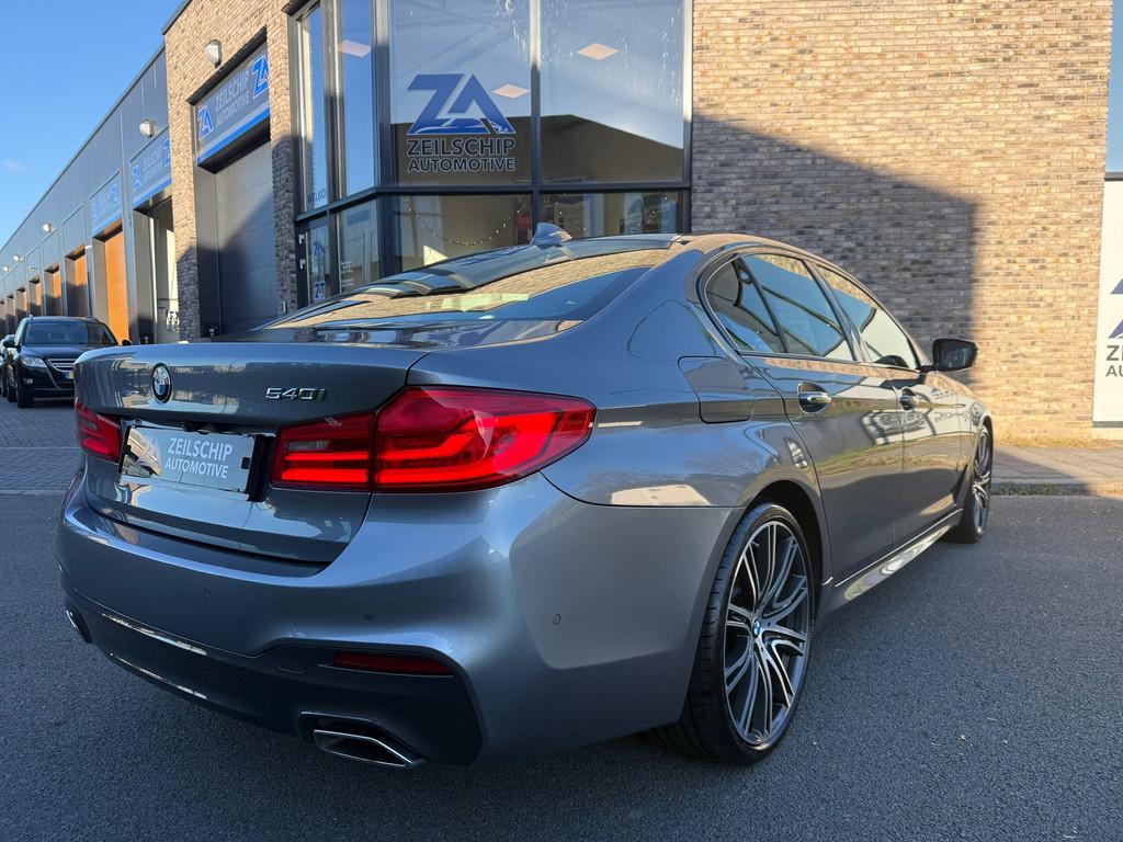 BMW 5-serie 540i High Executive M-Sport|Pano|Stoelverw. + Ve, Auto's, Automaat, 2000 kg, Adaptive Cruise Control, 340 pk