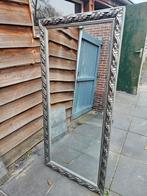 Grote spiegel met sierlijke zilverkleurige lijst, Huis en Inrichting, Woonaccessoires | Spiegels, Ophalen, Gebruikt, 150 tot 200 cm