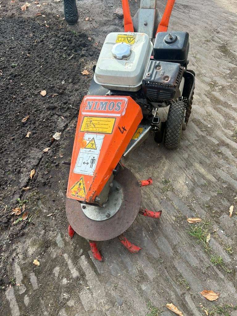 Onkruidborstel nimos mug, Ophalen