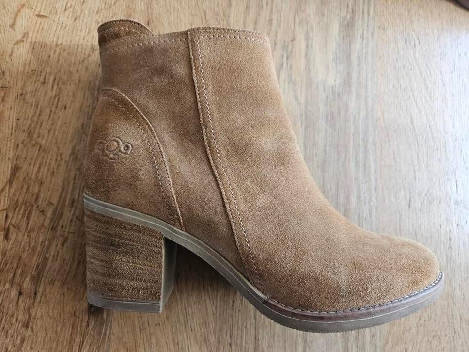 Aqa lichtbruine suède enkellaarsjes maat 42, Bruin, Lage of Enkellaarzen, Aqa, Ophalen of Verzenden