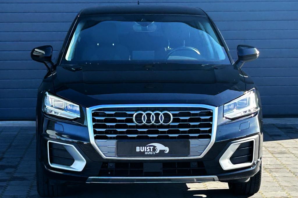 Audi Q2 35 TFSI 150pk Sport S-Tronic LED B&O ACC KEYLESS TRE, Auto's, Audi, Stof, 4 cilinders, Zwart, Bedrijf