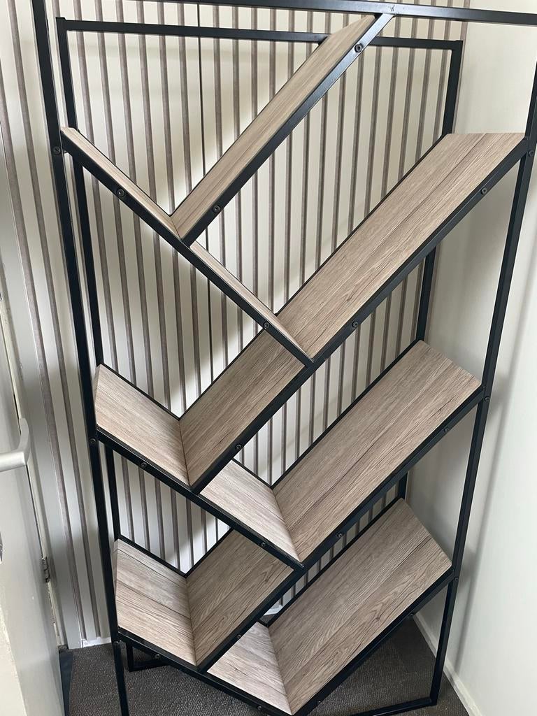 Moderne Boekenkast met Uniek Design, Huis en Inrichting, Kasten | Boekenkasten, Met plank(en), Zo goed als nieuw, Metaal, 150 tot 200 cm