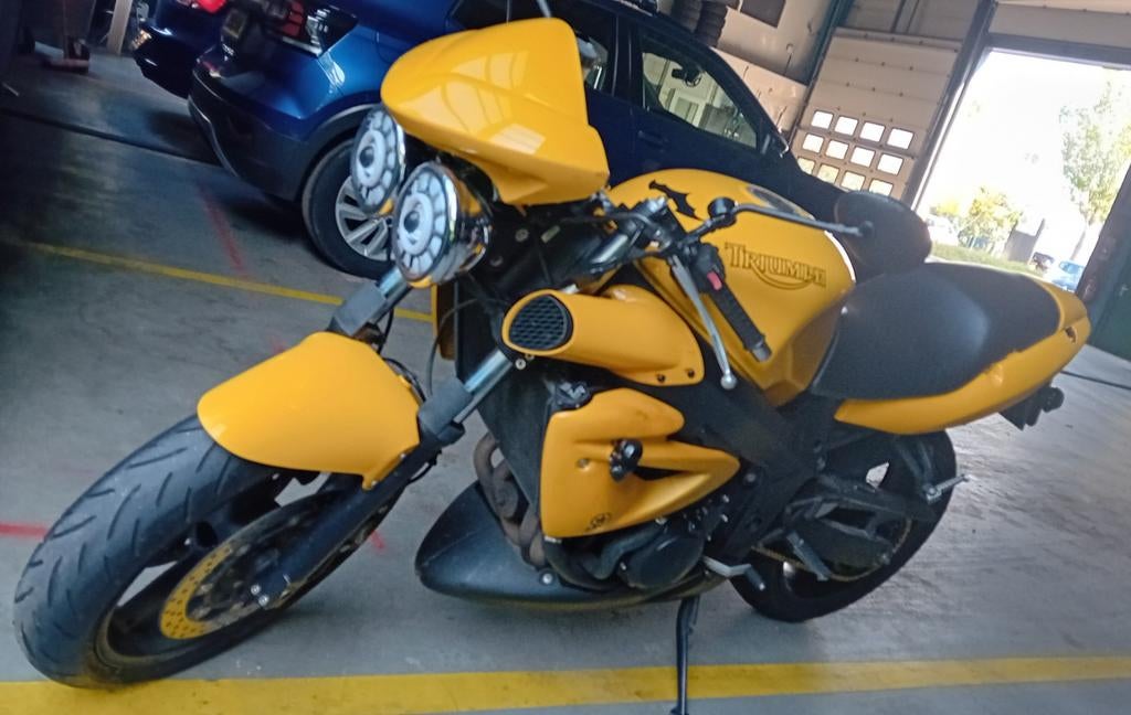 Triumph Speed Four, Particulier