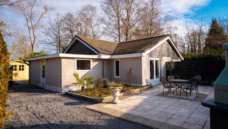 Recreatiewoning (steen) een riant perceel van 360 m2, Huizen en Kamers, Recreatiewoningen te koop, Gelderland, Villa, D