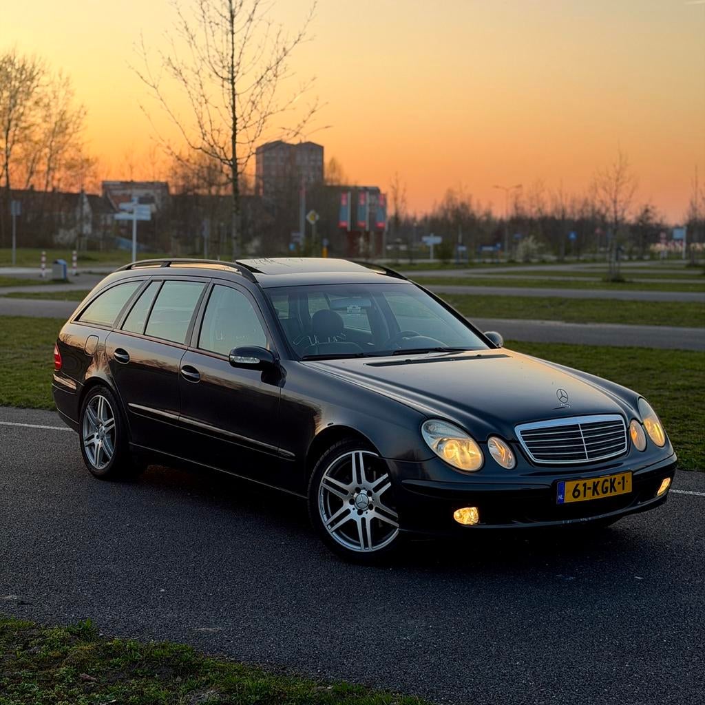 Mercedes-Benz E-Klasse 2.6 E240 Combi AUT 2003 Grijs, Auto's, Mercedes-Benz, Automaat, Achterwielaandrijving, Zwart, 2597 cc