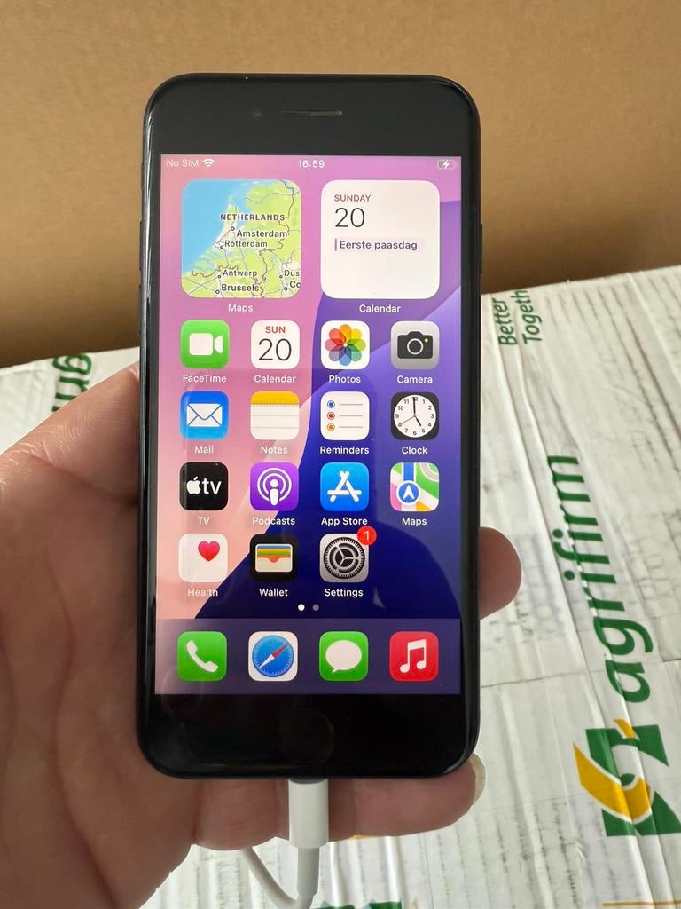 iPhone SE-2022 als nieuw kras veij met IOS 26 Geïnstalleerd, Telecommunicatie, Mobiele telefoons | Hoesjes en Frontjes | Apple iPhone