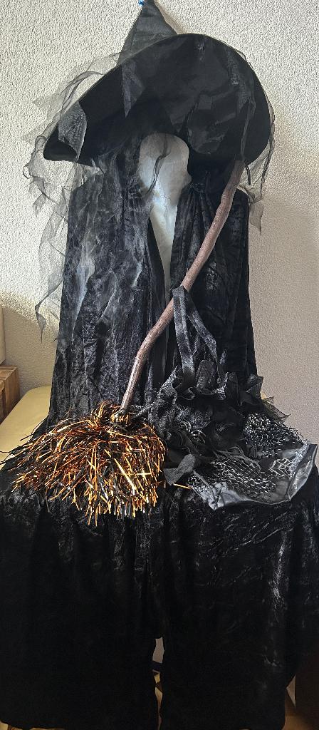 Halloween heks bestaande uit tas, bezem, cape en hoed, Ophalen of Verzenden, Onbekend, Gedragen, Accessoires