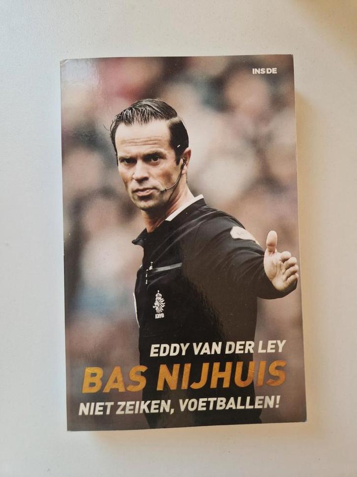 Boek: Bas Nijhuis - Niet zeiken, voetballen!, Boeken, Sportboeken, Zo goed als nieuw, Balsport, Ophalen of Verzenden