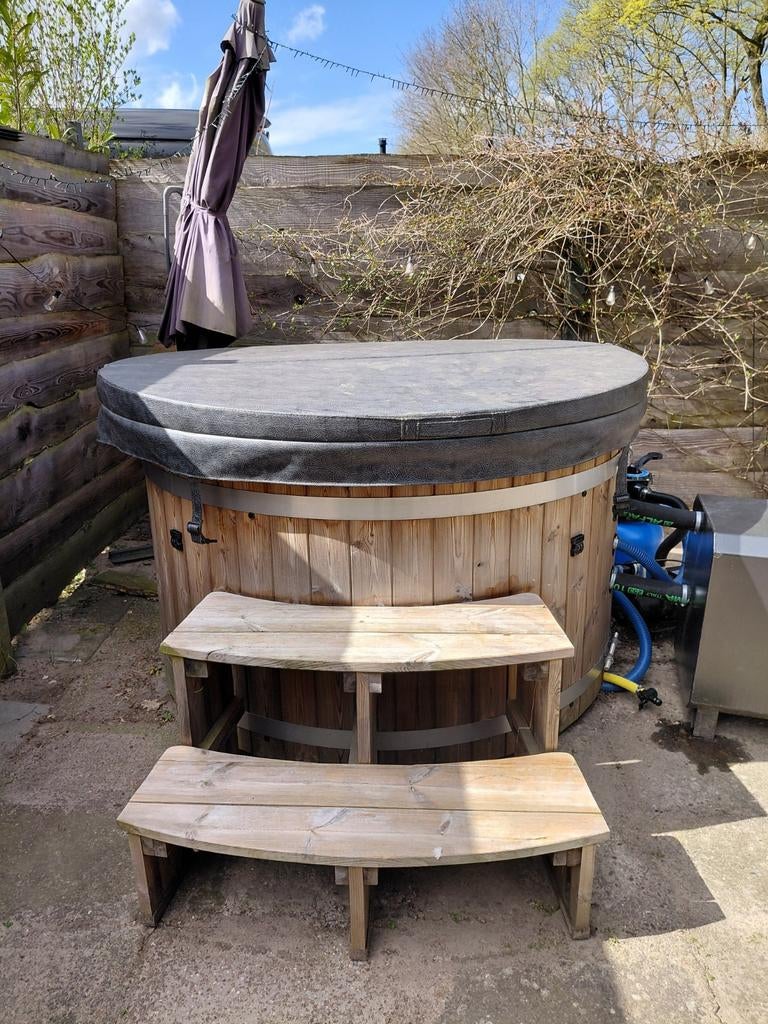 Hottub - Zo goed als nieuw, compleet met filter en deksel, Ophalen of Verzenden, Zo goed als nieuw, Filter, Vast