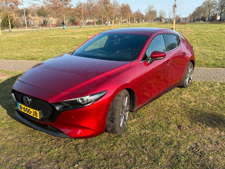 Mazda 3 Skyactiv-g 122pk 2019 Rood, Auto's, Mazda, Particulier, Hybride Elektrisch/Benzine, Euro 6, C, Hatchback, Handgeschakeld
