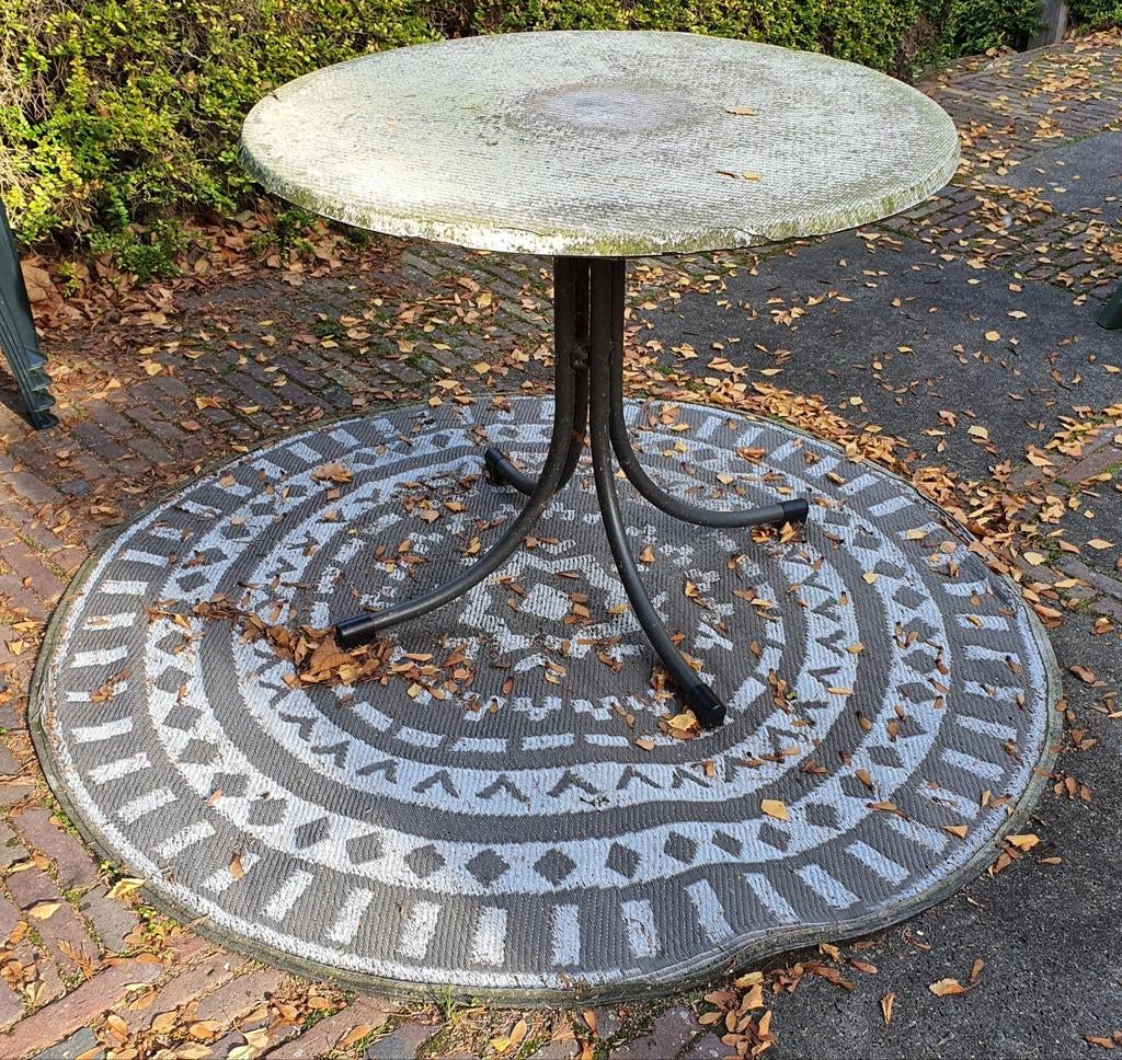 Demontabel oud tafeltje ... ff poetsen en tafelkleed erover, Ophalen, Gebruikt, Rond