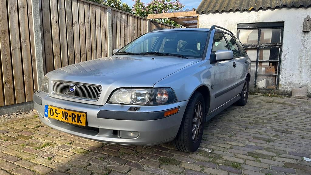 Volvo V40 2.0 I 16V 2002 Grijs, Voorwielaandrijving, 136 pk, 1948 cc, 4 cilinders