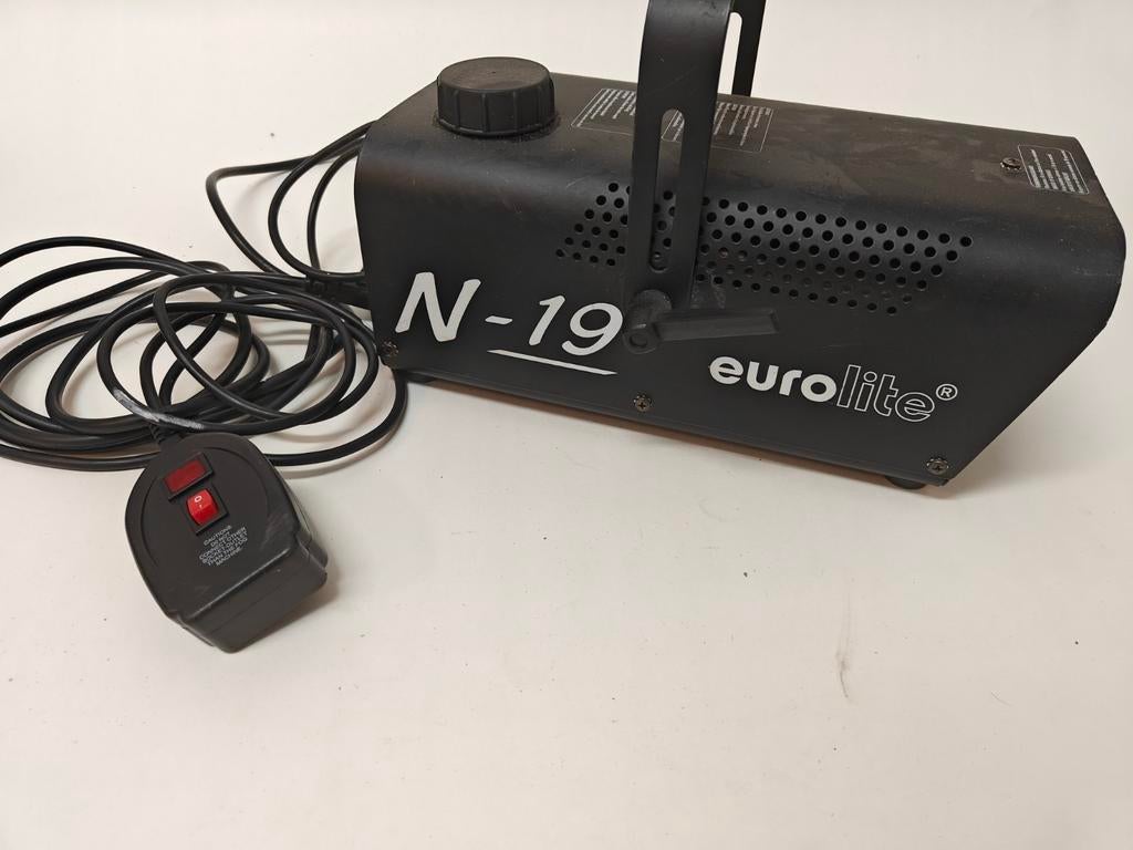 Eurolite N-19 Rookmachine met vloeistof en afstandsbediening, Muziek en Instrumenten, Licht en Laser, Ophalen