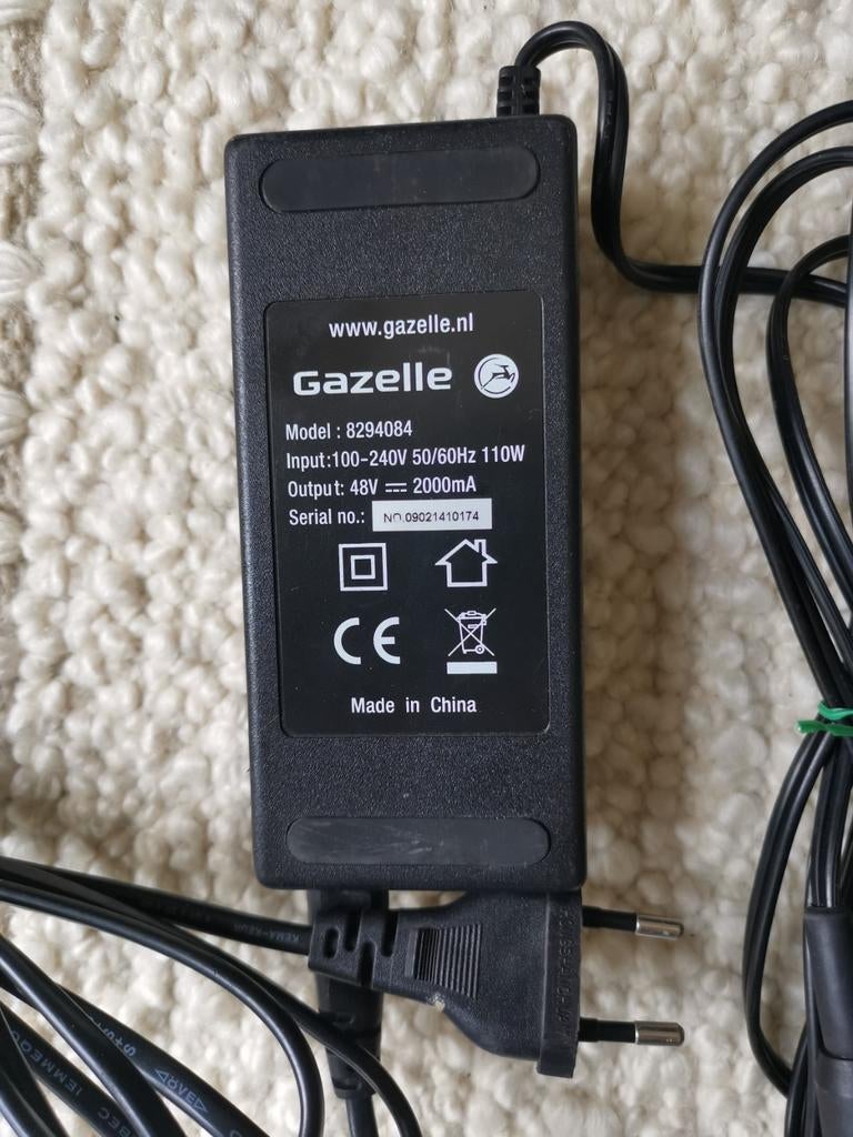 Gazelle E-bike Oplader 48V 2A (Model: 8294084), Fietsen en Brommers, Fietsaccessoires | Fietsaccu's, Ophalen of Verzenden, Gebruikt