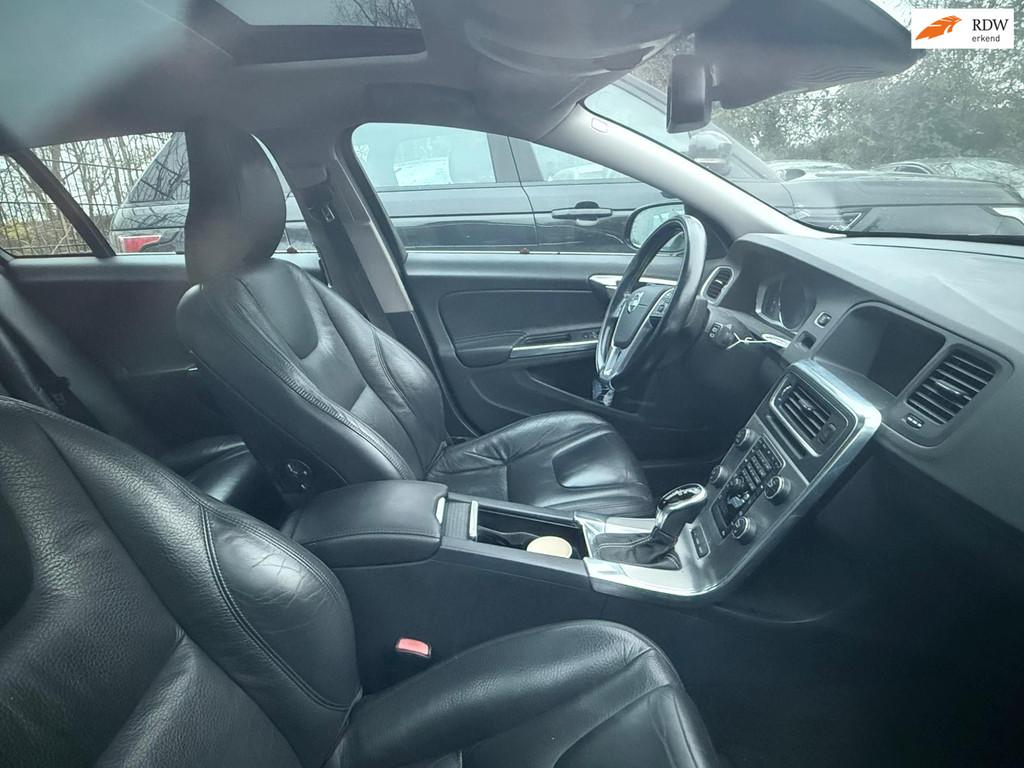 Volvo V60 2.4 D6 AWD Plug-In Hybrid Summum EXPORT, Auto's, Volvo, Automaat, Vierwielaandrijving, 11 kWh, Te koop
