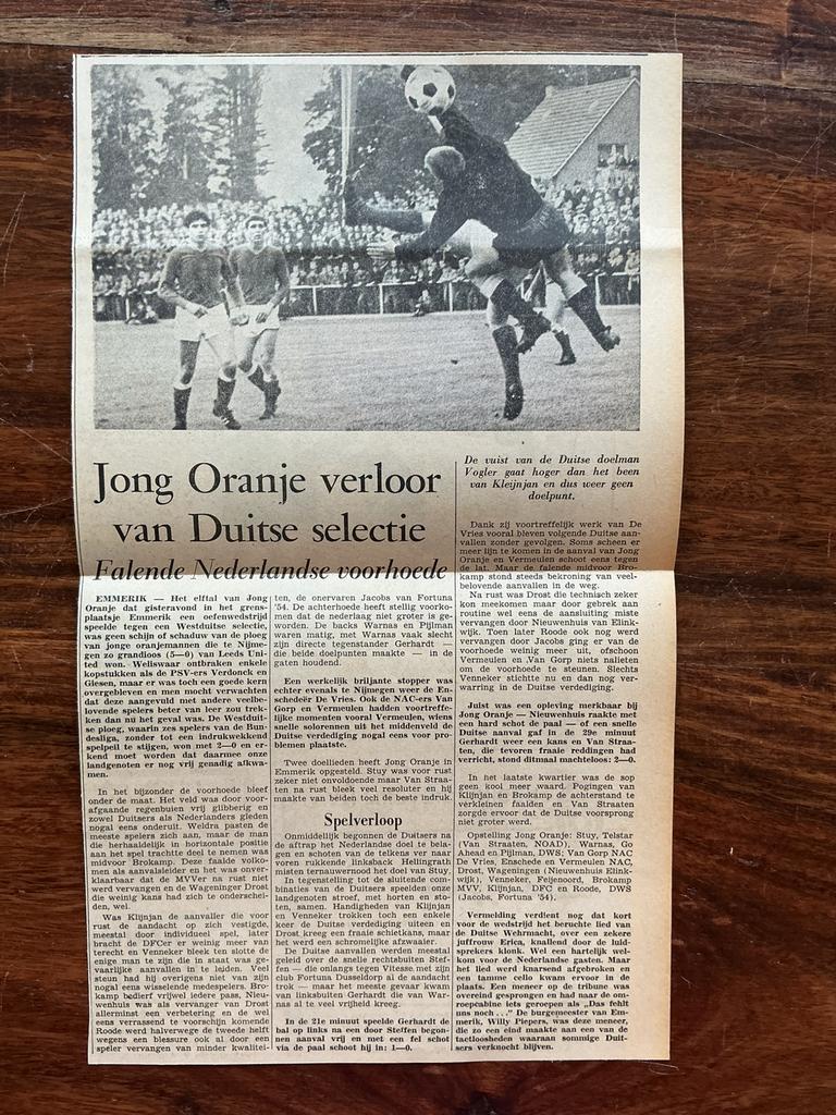 Voetbal krantenartikel Jong Oranje West Duitsland juni 1965, Verzamelen, Tijdschriften, Kranten en Knipsels, Ophalen of Verzenden