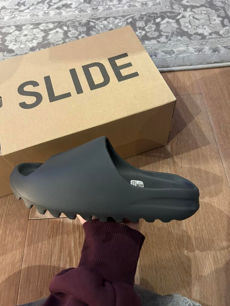 Adidas yeezy slide Granite, maat 42, Kleding | Heren, Schoenen, Ophalen of Verzenden, Nieuw