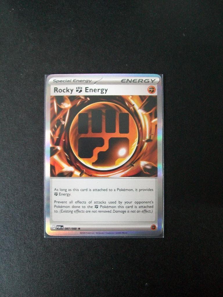 9403. Nieuwe Pokemon Kaart Holo Rare ROCKY ENERGY (087/088), Verzenden, Nieuw, Losse kaart, Foil