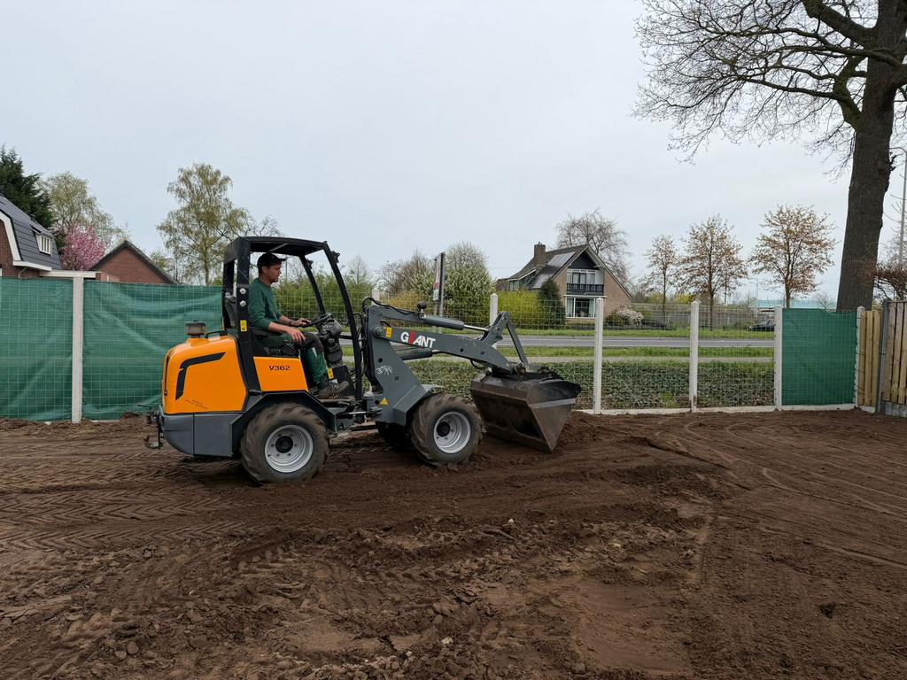 Te huur! Graafmachine 1,8T en shovel 2,2T, Land Rover, 122 pk, Origineel Nederlands, Vierwielaandrijving