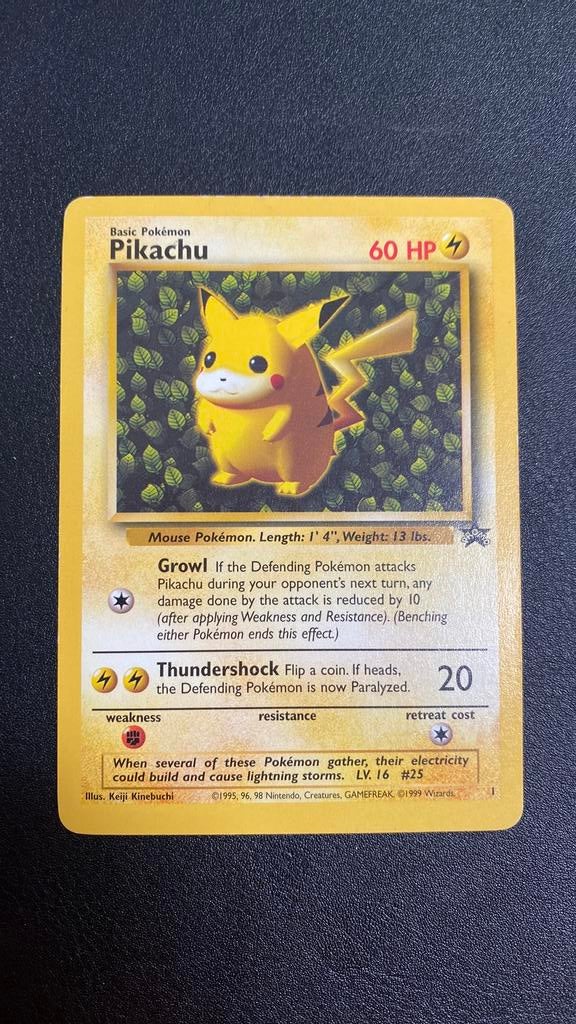 Pokemon pikachu black star promo 1, Hobby en Vrije tijd, Verzamelkaartspellen | Pokémon, Ophalen of Verzenden, Gebruikt