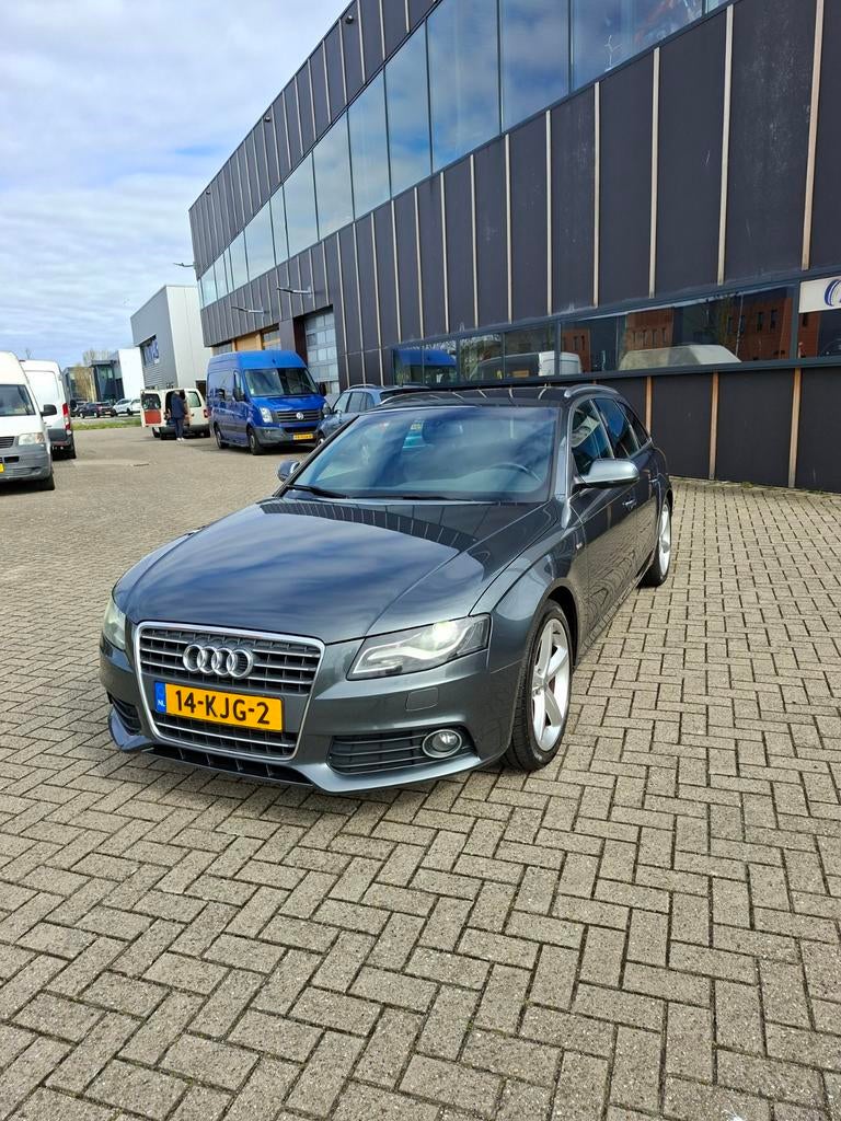 Audi A4 1.8 Tfsi 88KW Avant 2010 Grijs Nieuwe Motor, Auto's, Audi, Voorwielaandrijving, Euro 5, Zwart, 4 cilinders