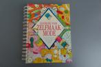Handboek voor zelfmaakmode - Uitgave Margriet / Knip, Ophalen of Verzenden, Zo goed als nieuw, Borduren en Naaien