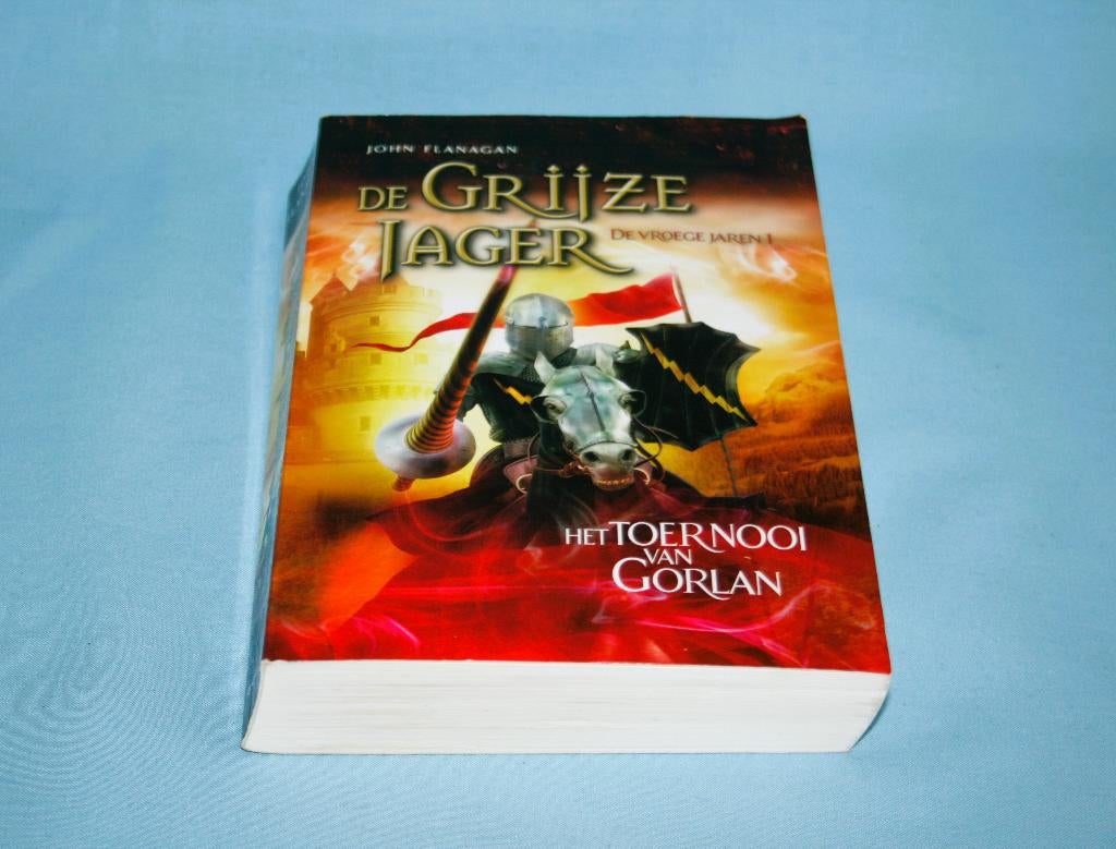 De Grijze Jager - De Vroege Jaren - Deel 1, Boeken, Ophalen of Verzenden, Zo goed als nieuw, John Flanagan