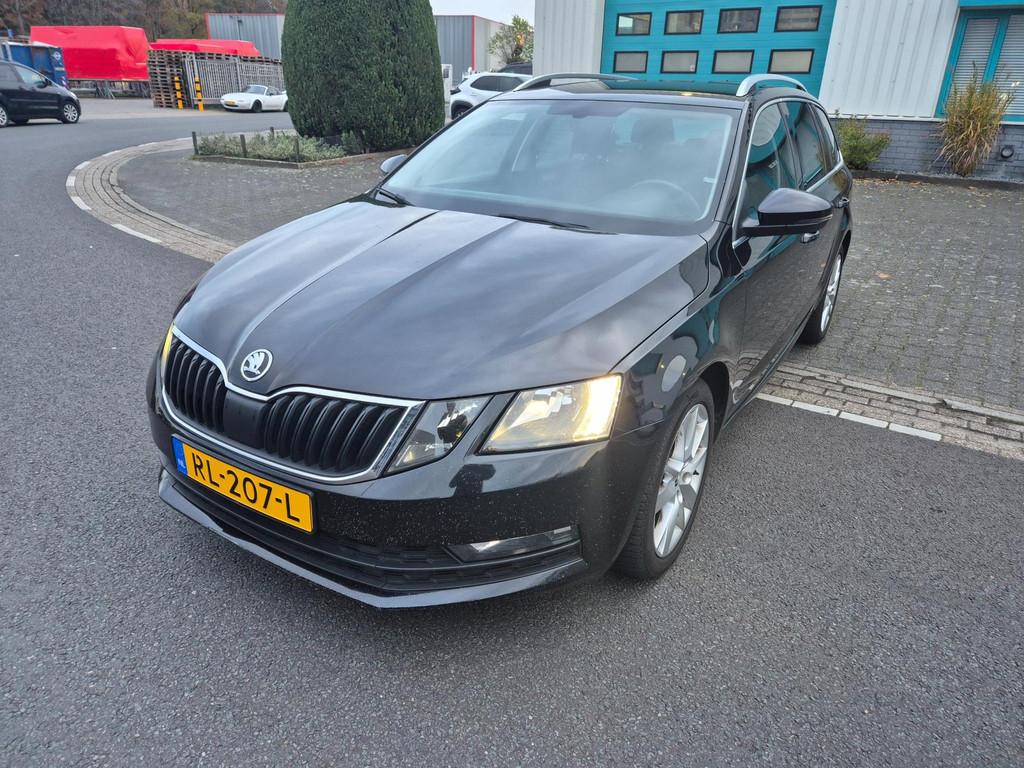 Skoda Octavia Combi 1.6 TDI DSG Ambition Automaat APK 05-27, Auto's, Skoda, Gebruikt, 4 cilinders, USB, Zwart