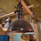 Grote metalen hanglamp, Ophalen