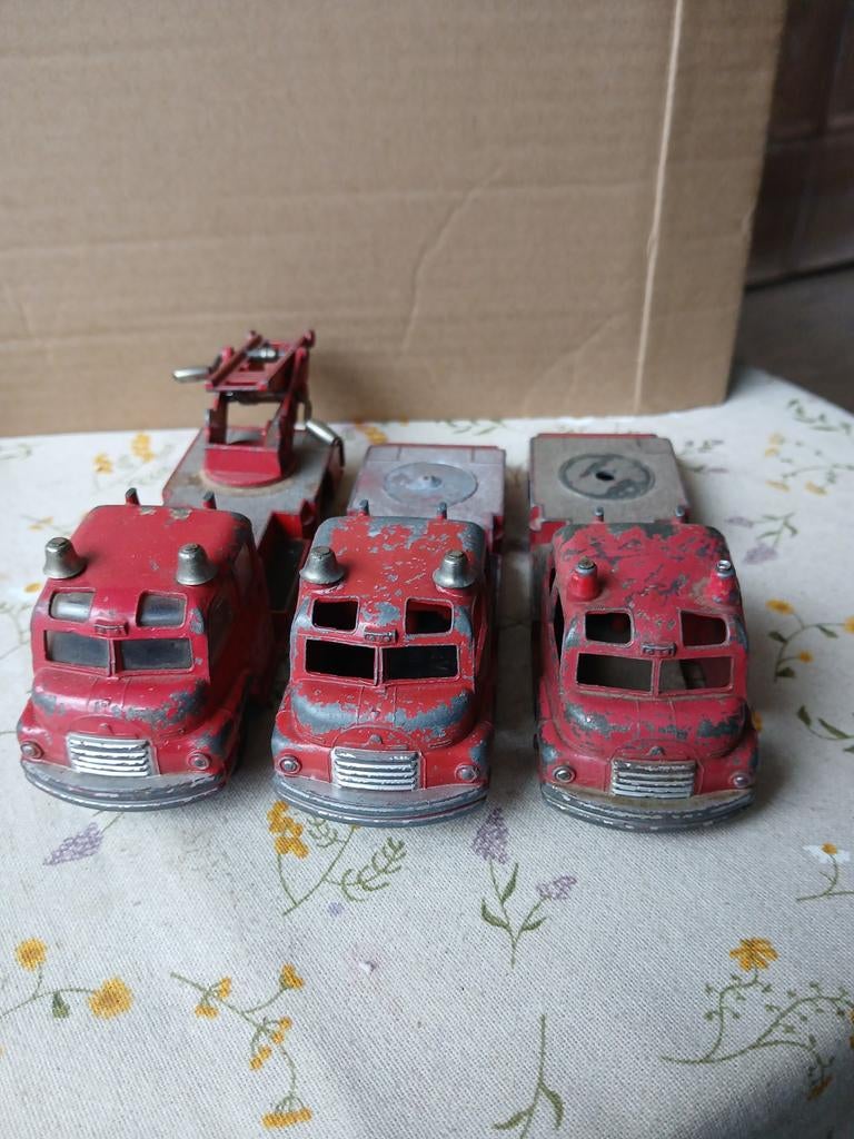3x Bedford brandweerwagen.  Dinky supertoys, verbouwing?, Ophalen of Verzenden, Gebruikt, Dinky Toys
