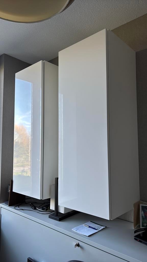 2 wit-hooglans, kwalitatieve hang-wandkasten, greeploos., Huis en Inrichting, Kasten | Kledingkasten, Ophalen, Overige materialen