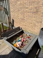 Grijze zandbak met bankjes en afdekzeil, Ophalen, Zo goed als nieuw